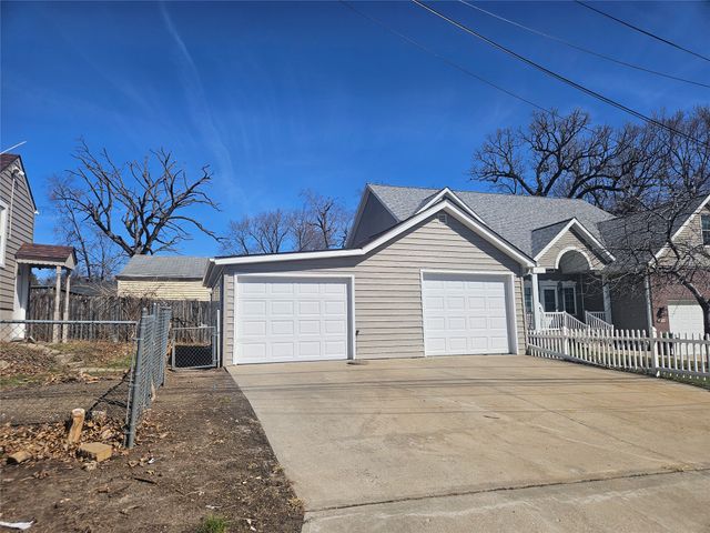 3901 Lower Beaver Road, Des Moines, IA 50310
