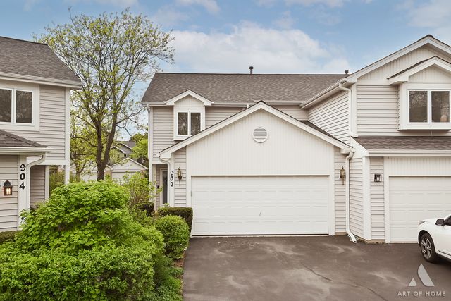 902 Ashley Court, Westmont, IL 60559