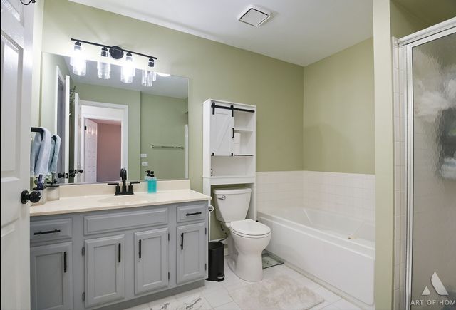 902 Ashley Court, Westmont, IL 60559