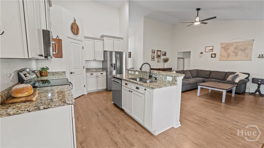 Image 12 of property listing at 1696 Garden Hills Loop, Richmond Hill, GA 31324