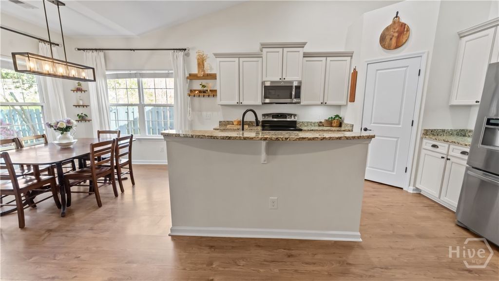 Image 16 of property listing at 1696 Garden Hills Loop, Richmond Hill, GA 31324