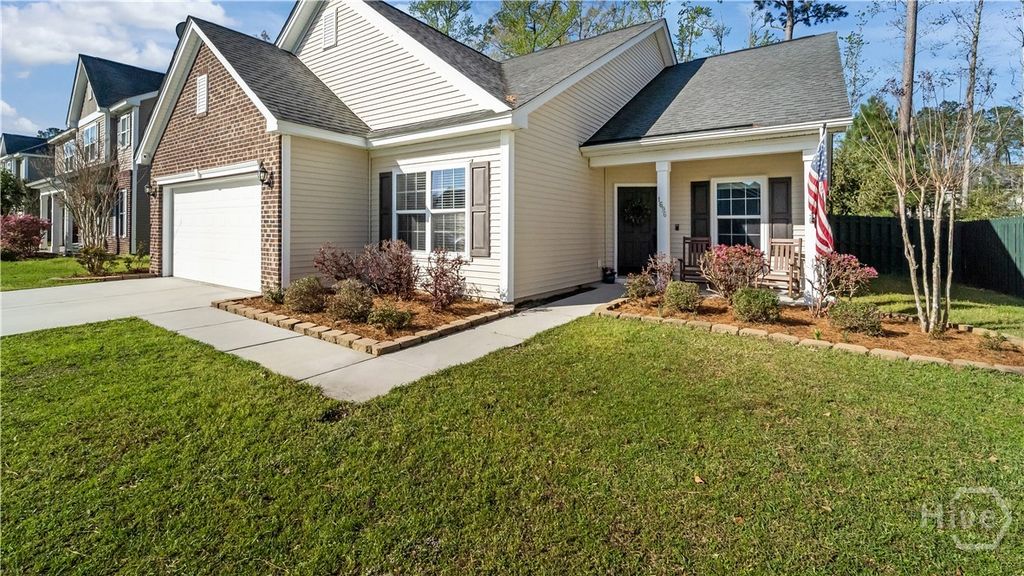 Image 3 of property listing at 1696 Garden Hills Loop, Richmond Hill, GA 31324
