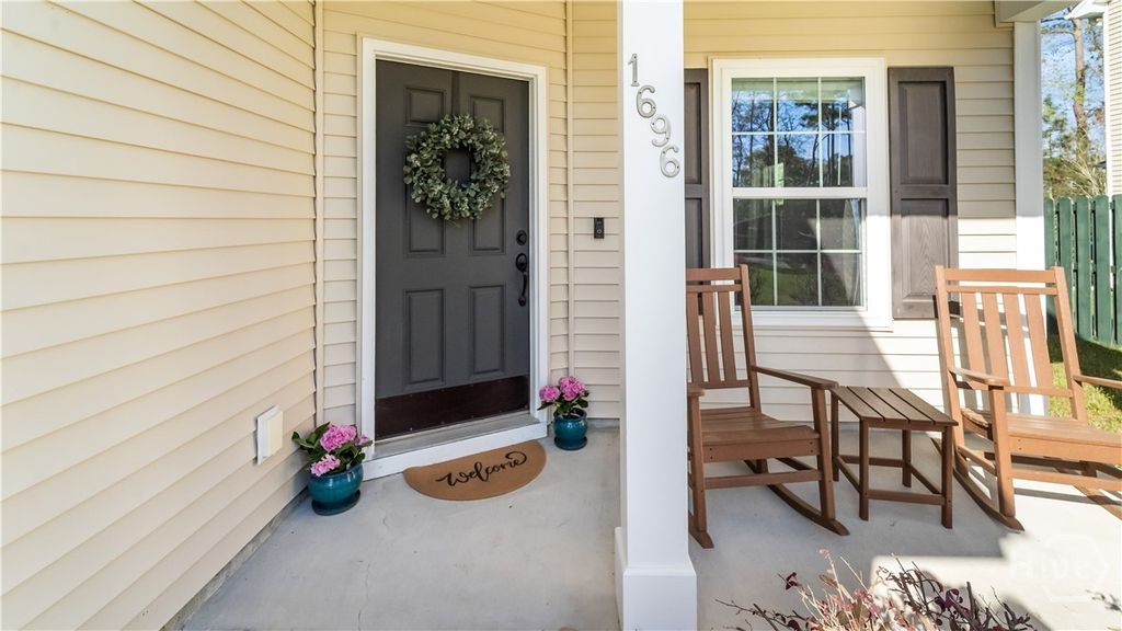 Image 4 of property listing at 1696 Garden Hills Loop, Richmond Hill, GA 31324