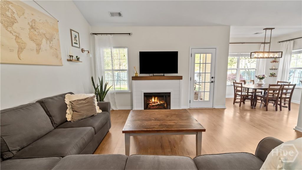Image 8 of property listing at 1696 Garden Hills Loop, Richmond Hill, GA 31324