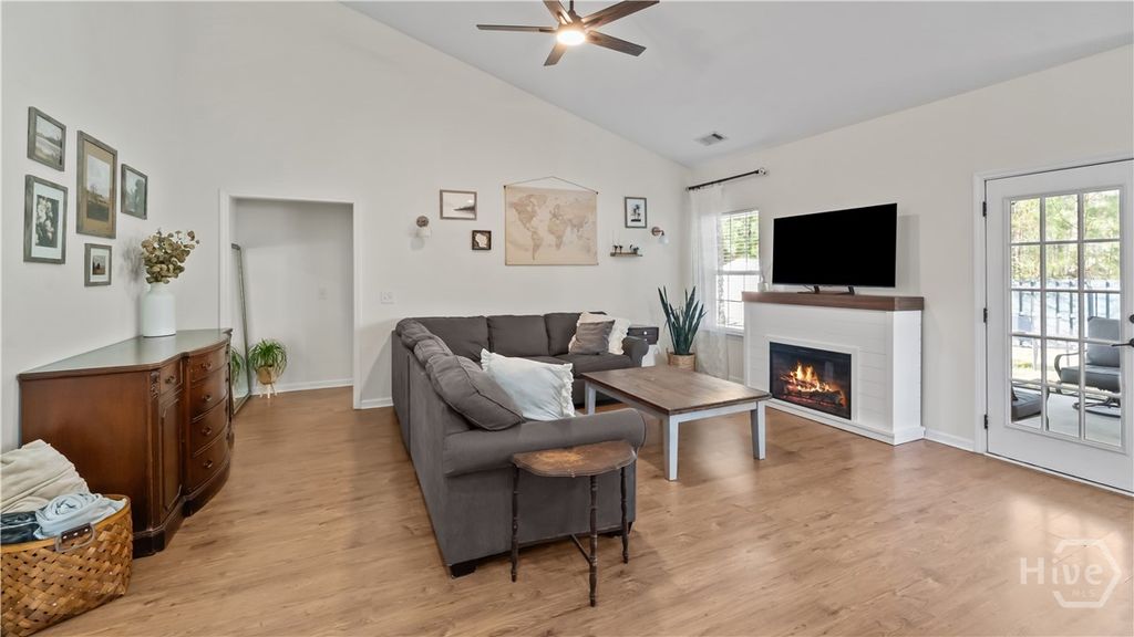 Image 9 of property listing at 1696 Garden Hills Loop, Richmond Hill, GA 31324