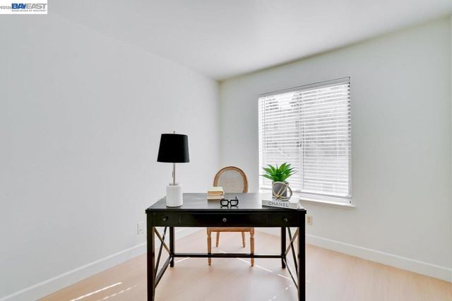2709 Oak Rd G, Walnut Creek, CA 94597