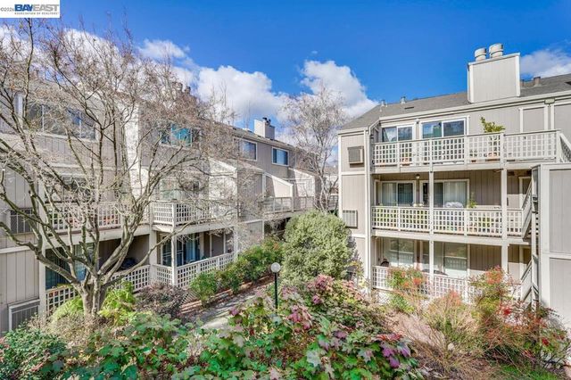 2709 Oak Rd G, Walnut Creek, CA 94597
