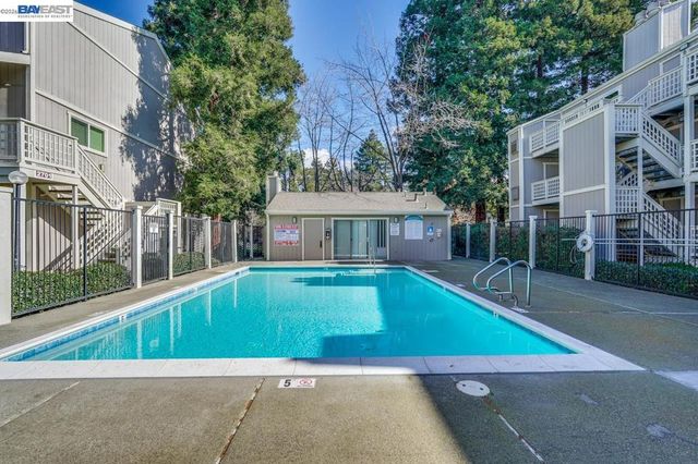 2709 Oak Rd G, Walnut Creek, CA 94597