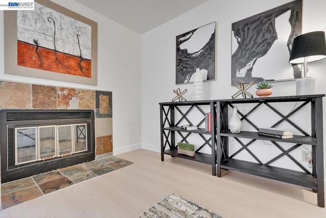 2709 Oak Rd G, Walnut Creek, CA 94597