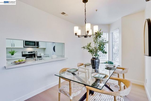 2709 Oak Rd G, Walnut Creek, CA 94597