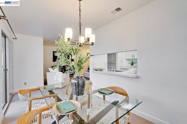 2709 Oak Rd G, Walnut Creek, CA 94597