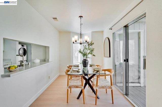 2709 Oak Rd G, Walnut Creek, CA 94597