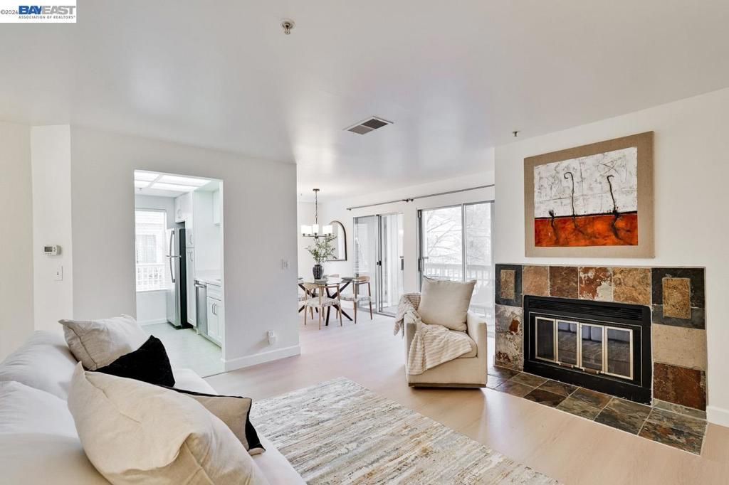 2709 Oak Rd G, Walnut Creek, CA 94597