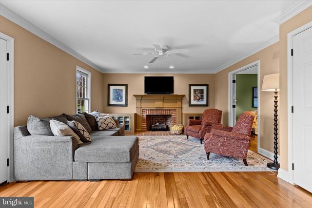 221 PUTTERS CIRCLE, Dillsburg, PA 17019