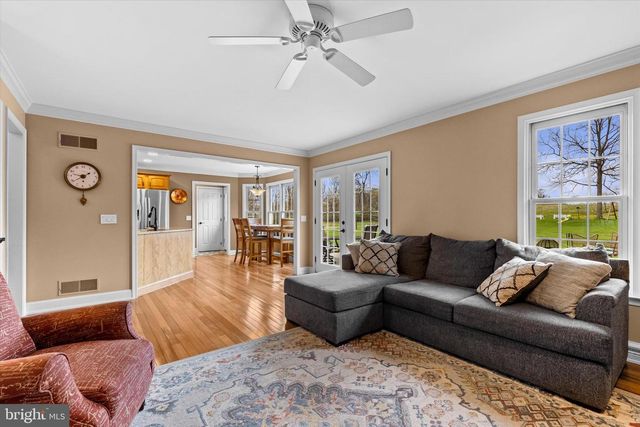 221 PUTTERS CIRCLE, Dillsburg, PA 17019