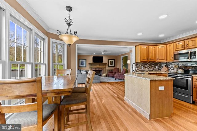 221 PUTTERS CIRCLE, Dillsburg, PA 17019