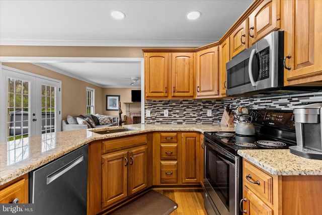 221 PUTTERS CIRCLE, Dillsburg, PA 17019
