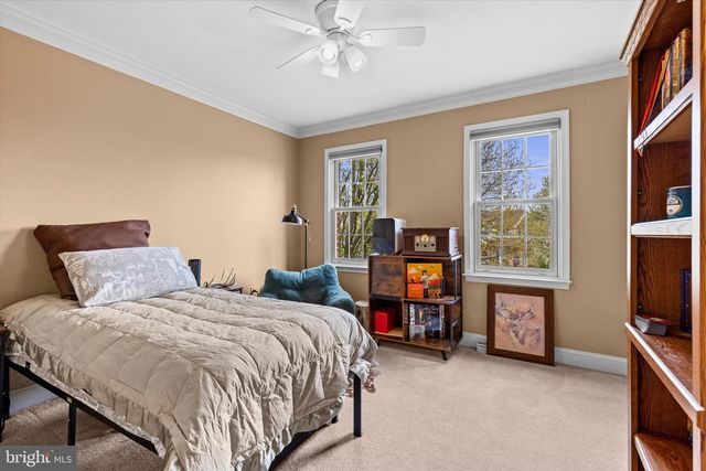 221 PUTTERS CIRCLE, Dillsburg, PA 17019