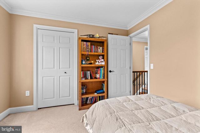 221 PUTTERS CIRCLE, Dillsburg, PA 17019
