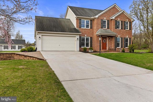 221 PUTTERS CIRCLE, Dillsburg, PA 17019