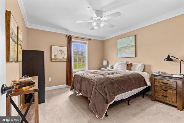 221 PUTTERS CIRCLE, Dillsburg, PA 17019
