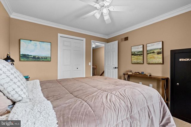 221 PUTTERS CIRCLE, Dillsburg, PA 17019