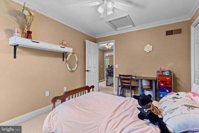 221 PUTTERS CIRCLE, Dillsburg, PA 17019