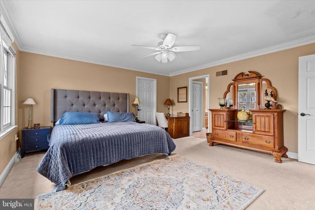 221 PUTTERS CIRCLE, Dillsburg, PA 17019