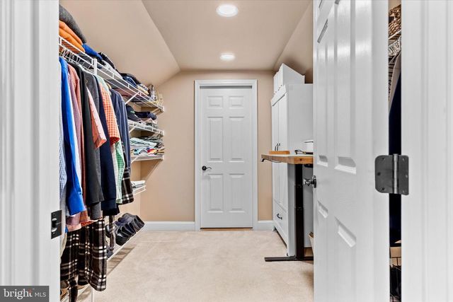 221 PUTTERS CIRCLE, Dillsburg, PA 17019