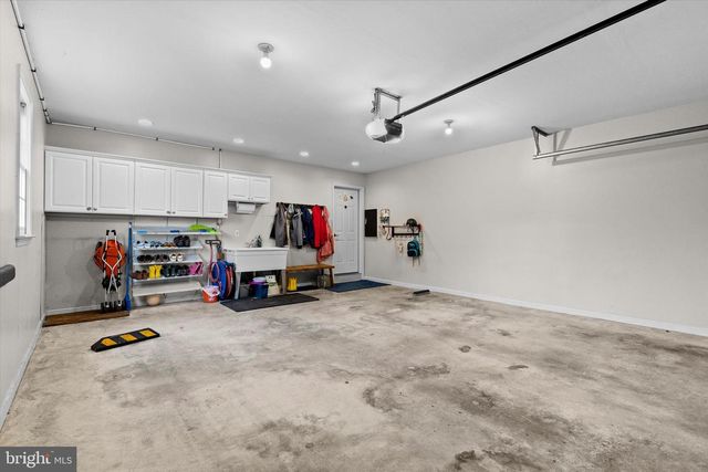 221 PUTTERS CIRCLE, Dillsburg, PA 17019