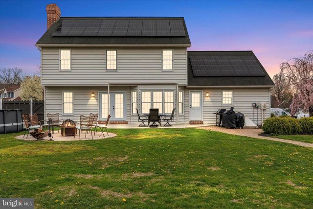 221 PUTTERS CIRCLE, Dillsburg, PA 17019