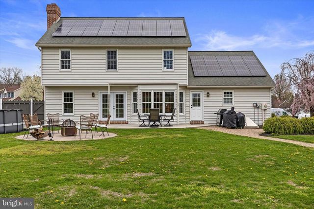 221 PUTTERS CIRCLE, Dillsburg, PA 17019