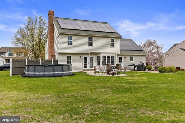 221 PUTTERS CIRCLE, Dillsburg, PA 17019