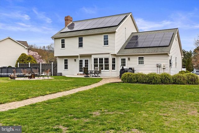 221 PUTTERS CIRCLE, Dillsburg, PA 17019