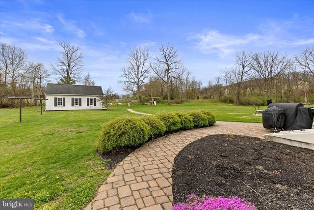 221 PUTTERS CIRCLE, Dillsburg, PA 17019