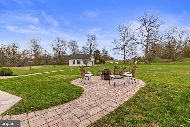 221 PUTTERS CIRCLE, Dillsburg, PA 17019