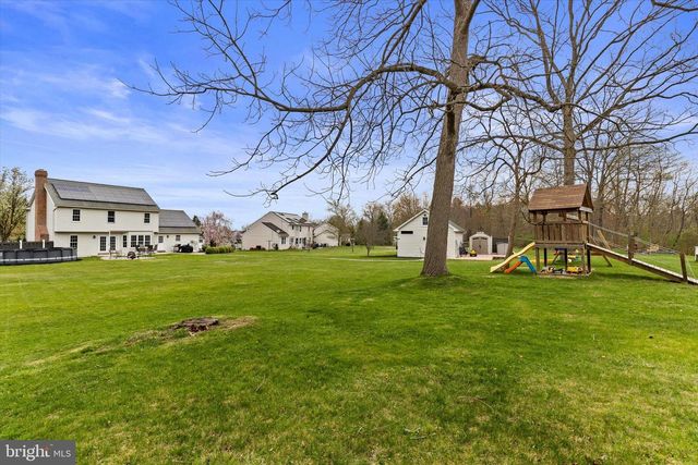 221 PUTTERS CIRCLE, Dillsburg, PA 17019