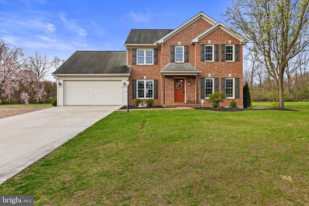 221 PUTTERS CIRCLE, Dillsburg, PA 17019