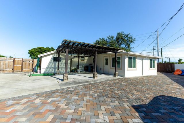 5763 Purdy Lane, West Palm Beach, FL 33415