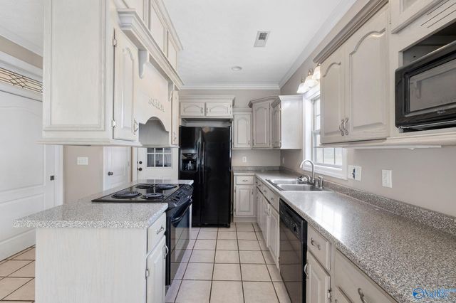 2902 Turtle Pond Lane, Hartselle, AL 35640