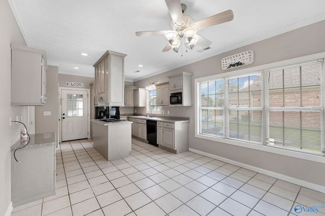 2902 Turtle Pond Lane, Hartselle, AL 35640