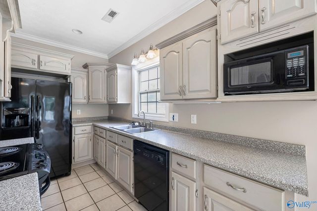 2902 Turtle Pond Lane, Hartselle, AL 35640