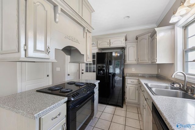 2902 Turtle Pond Lane, Hartselle, AL 35640