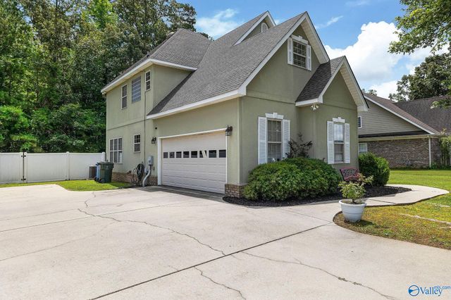 2902 Turtle Pond Lane, Hartselle, AL 35640