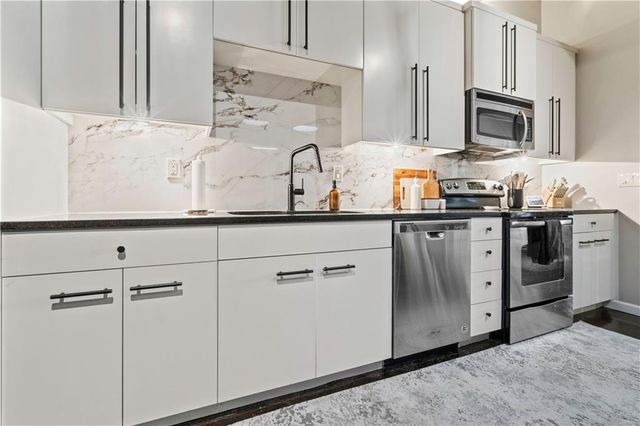 360 W Pershing Road 030, Kansas City, MO 64108