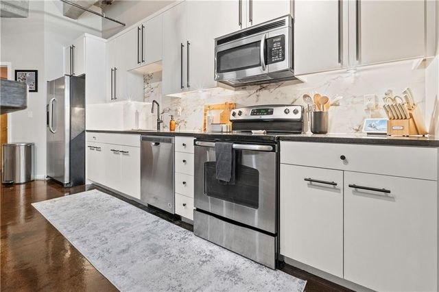 360 W Pershing Road 030, Kansas City, MO 64108