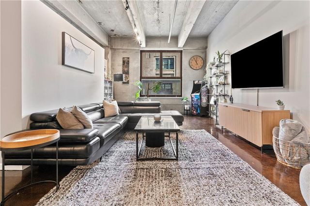 360 W Pershing Road 030, Kansas City, MO 64108