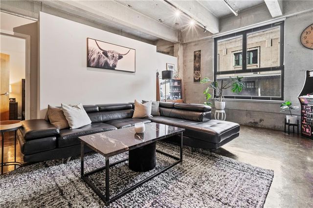 360 W Pershing Road 030, Kansas City, MO 64108