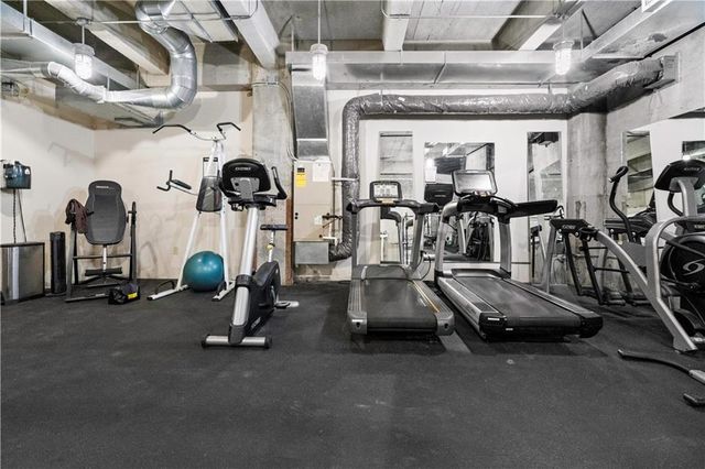 360 W Pershing Road 030, Kansas City, MO 64108