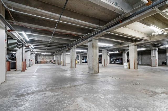 360 W Pershing Road 030, Kansas City, MO 64108